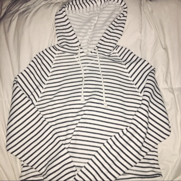 Stripped cropped hoodie - Picture 3 of 3